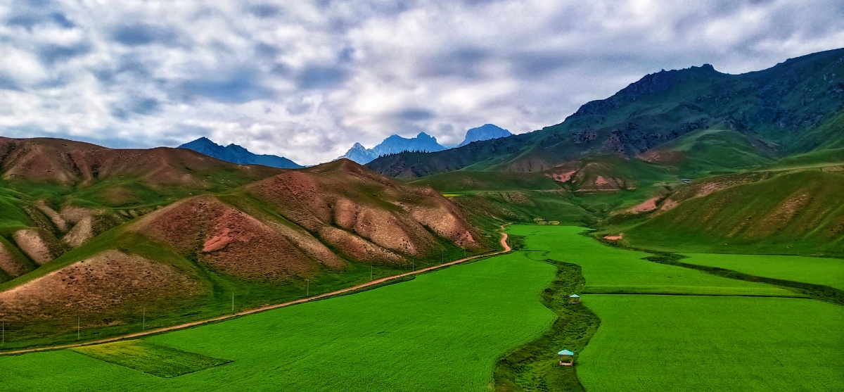 祁连山美丽景色