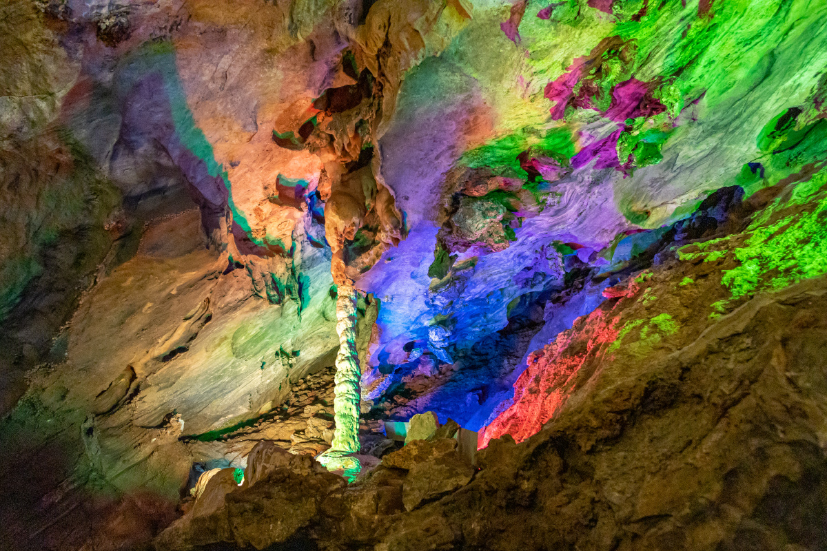 2013年12月25日,儋州石花水洞景区举行揭牌仪式,省国土环境资源厅正式