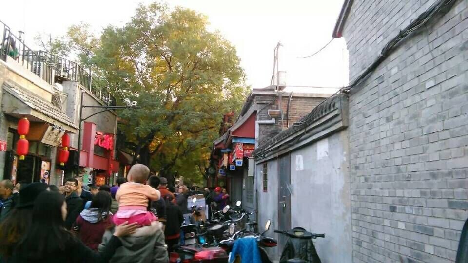 人来人往，南锣鼓巷
