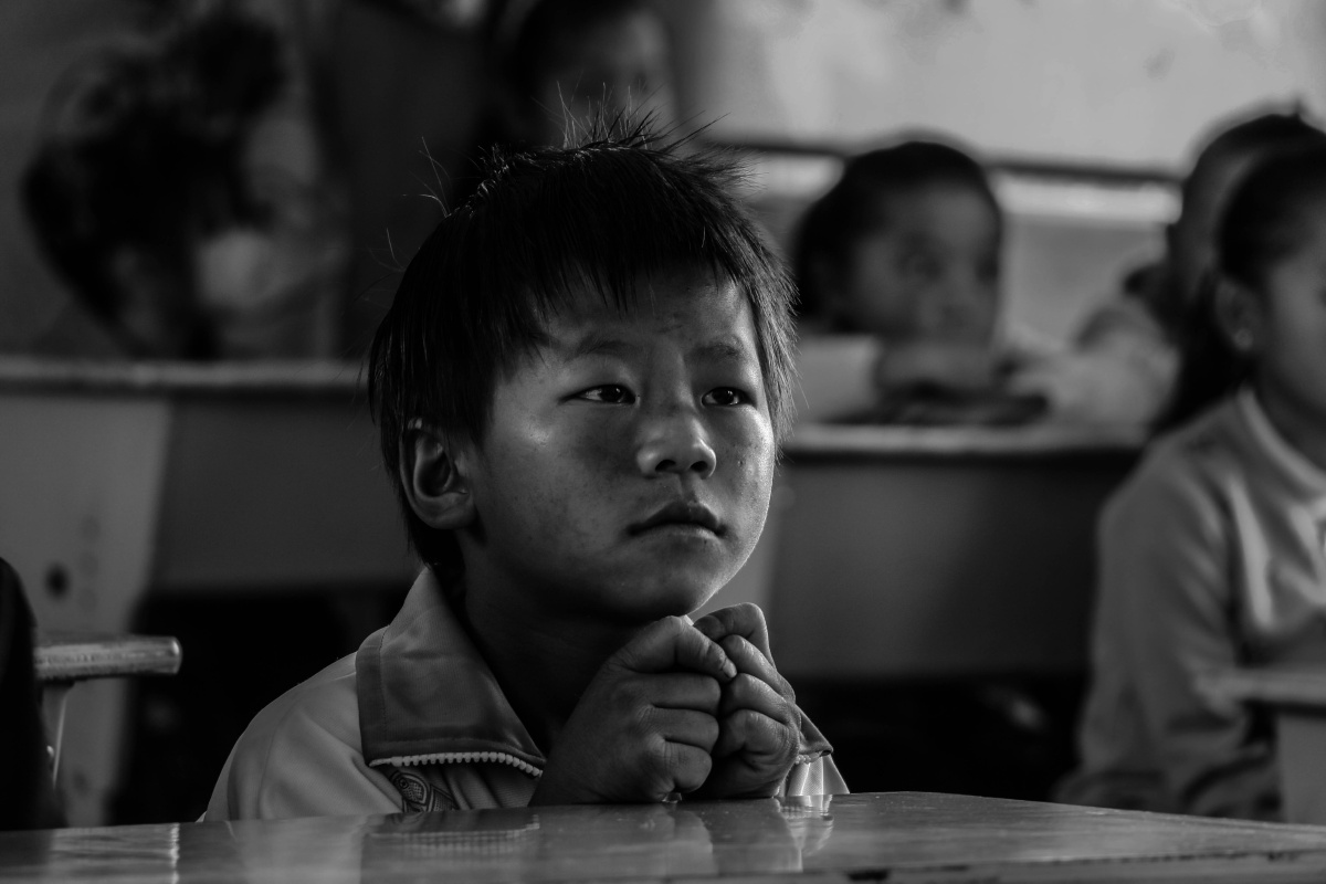 有相当一部分像他们一样的留守儿童,明亮的眼睛散发着求知的欲望