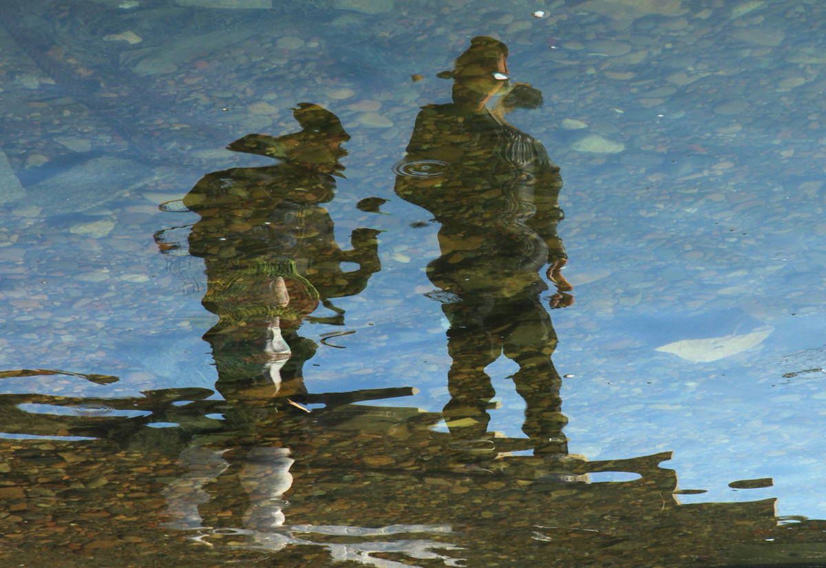 日光的投影,逆光的剪影,水中的倒影,镜面的反射影.