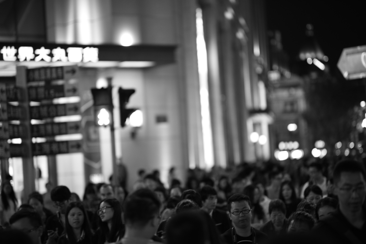 茫茫人海中,你是否迷失了自己 - 1dx2, 纪实, 黑白, 上海, 抓拍 - 青年导演易飞 - 图虫摄影网