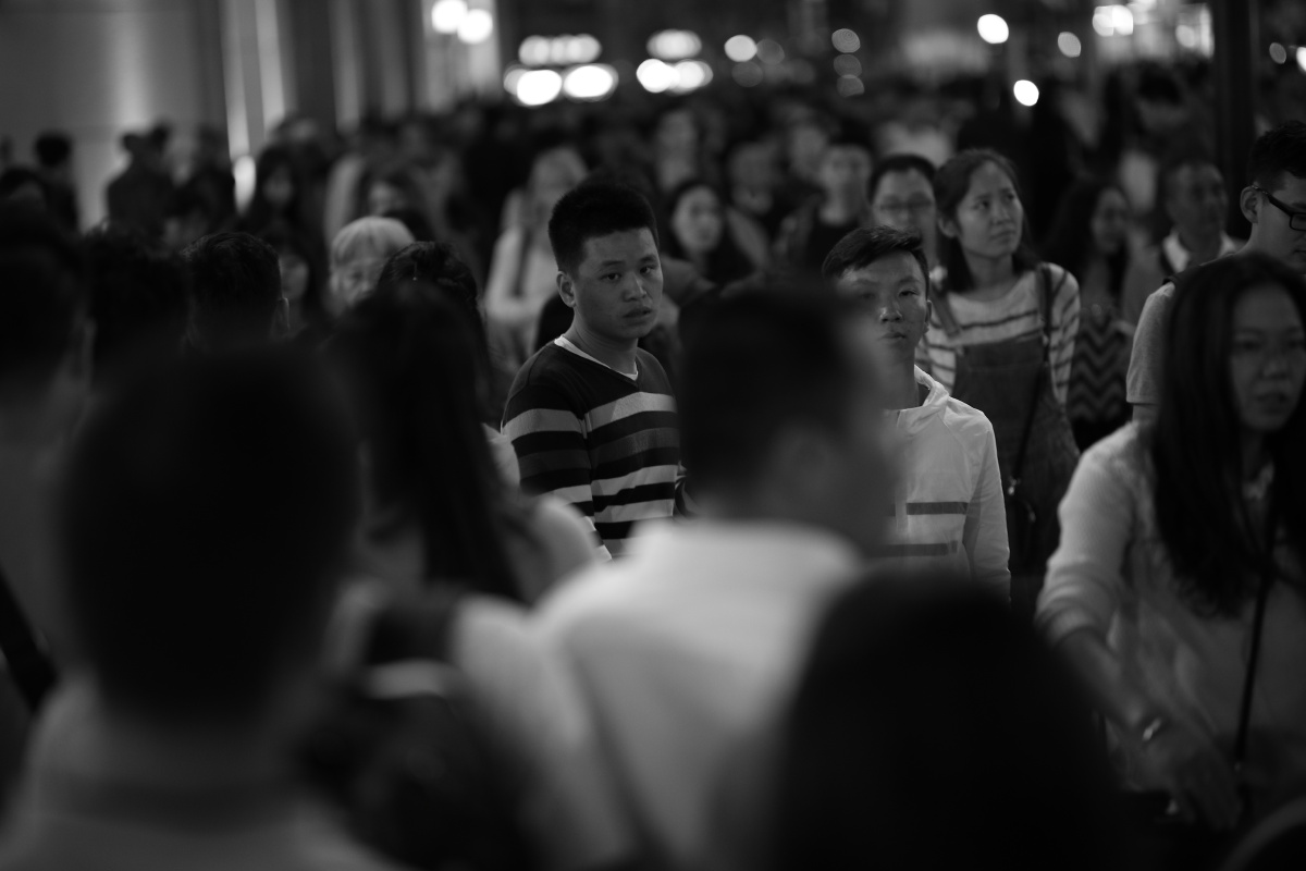 茫茫人海中,你是否迷失了自己 - 1dx2, 纪实, 黑白, 上海, 抓拍 - 青年导演易飞 - 图虫摄影网