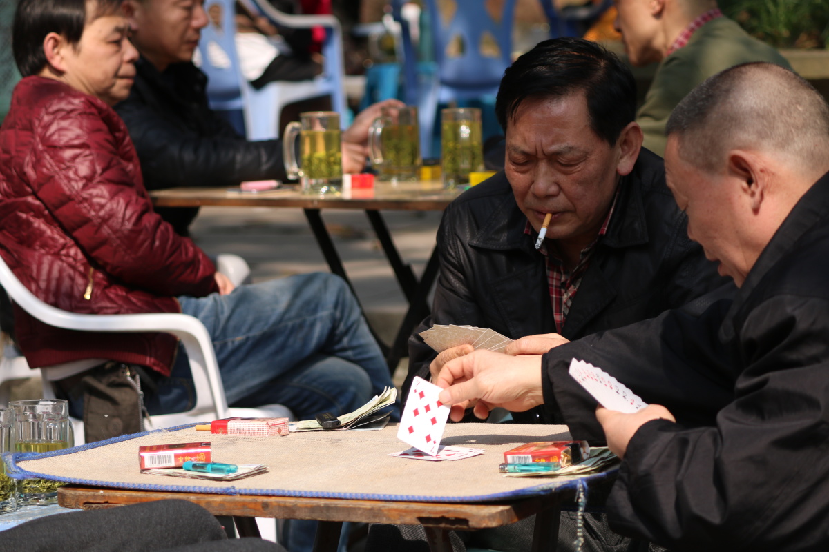 四川的过年就是:打牌,吃席,打牌,吃席