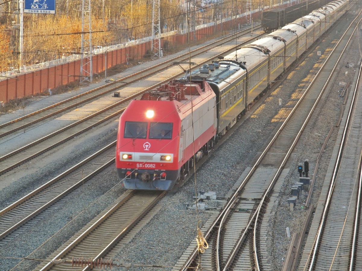 天津市区东兴立交桥就是太冷了运气好还拍到了和谐电3d0001