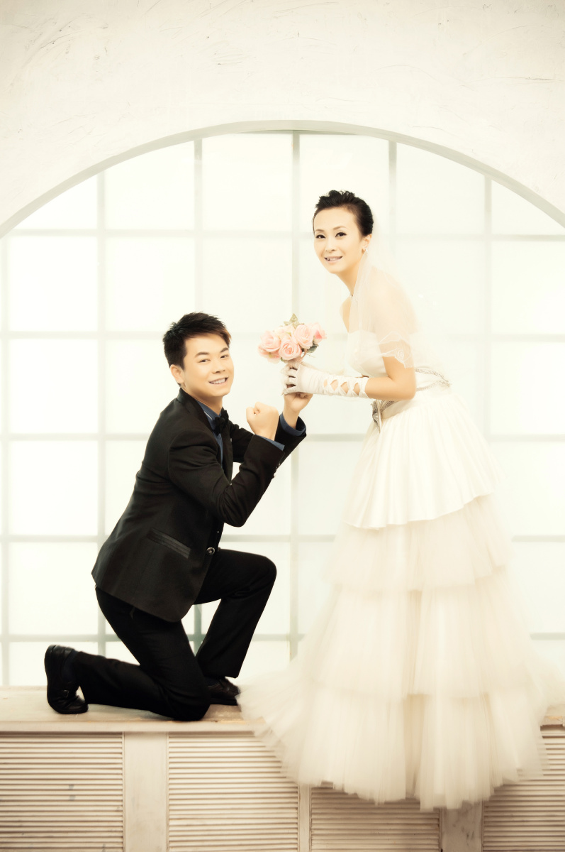 10年前的婚纱照虽然简单却充满了满满的爱和幸福