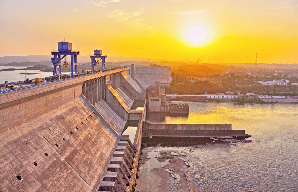 南水北调中线工程丹江口水利枢纽的西侧是坝区泄洪设施区,由12个泄洪
