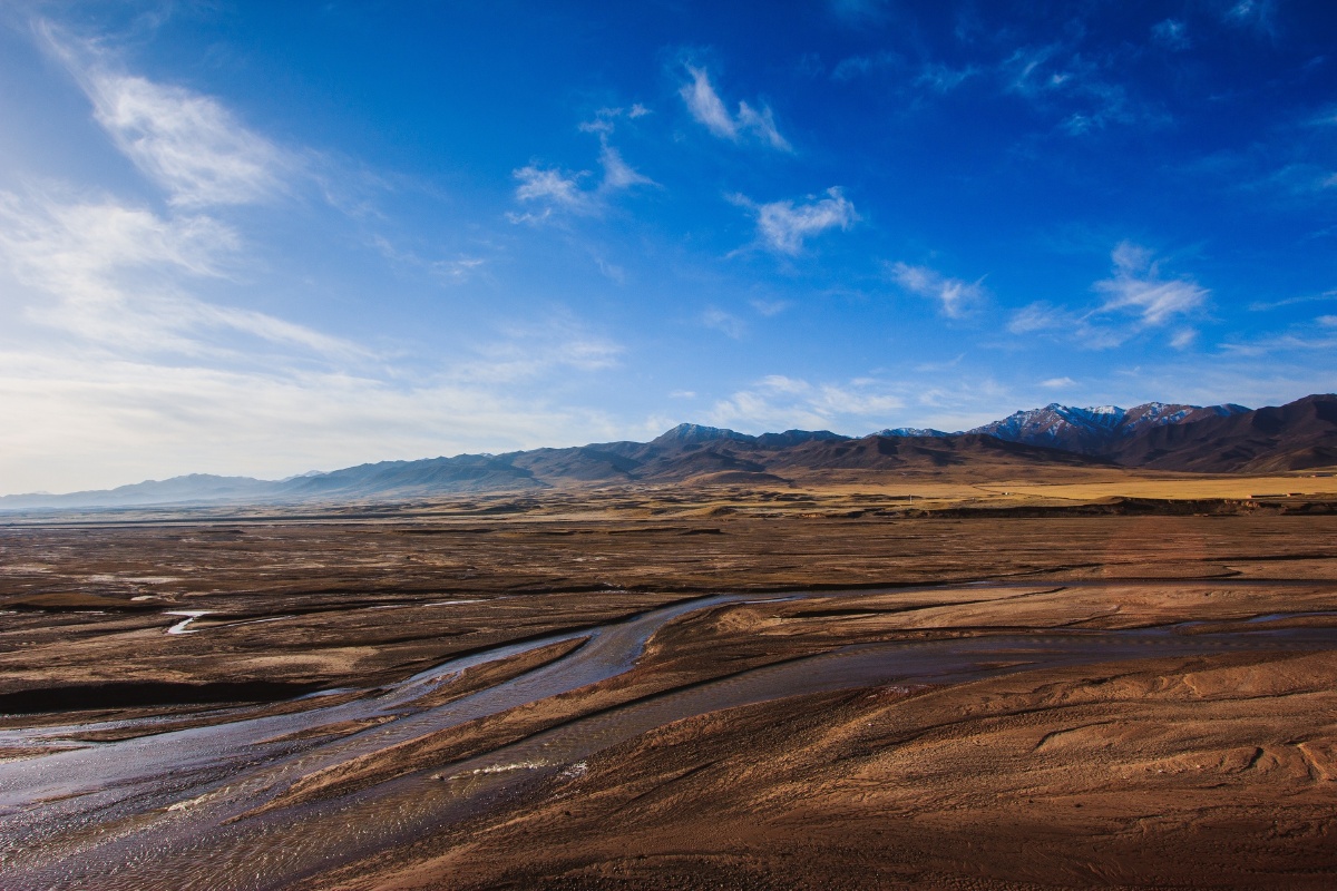 祁连山下的河流
