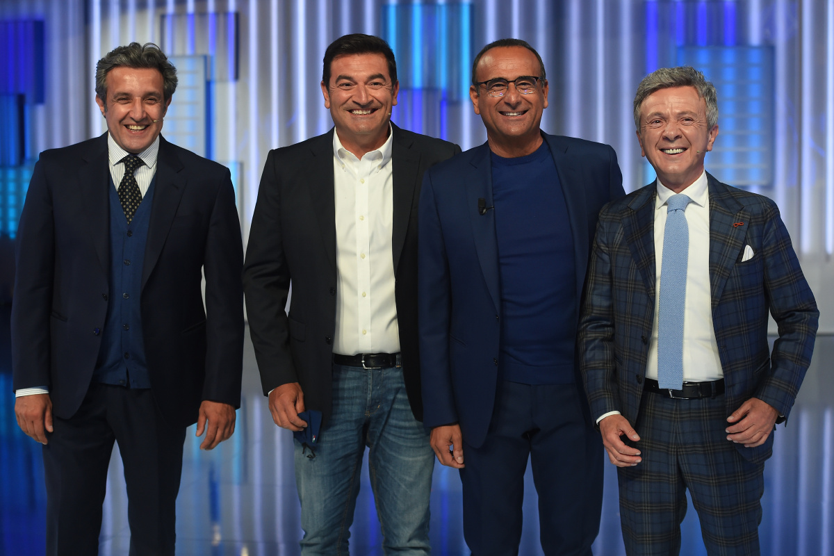 这是一个很有意思的石头,中间留了一个洞,而且内部大部分都空了,米力