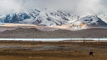 塔县雪山脚下