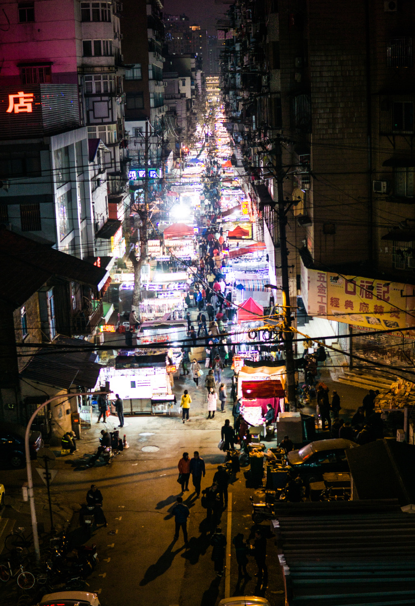 过年前三天的江汉路夜市，仍是灯火通明，熙熙攘攘 - 城市, 夜景, 色彩, 索尼, 定焦, 武汉 - WiNK胡树 - 图虫摄影网