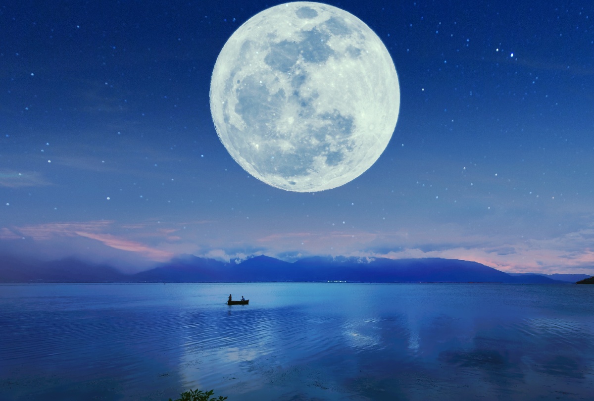 海上升明月天涯共此时