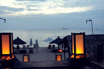 Moon Resort 沙滩酒吧