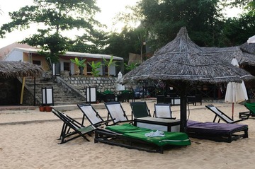 Moon Resort 沙滩酒吧