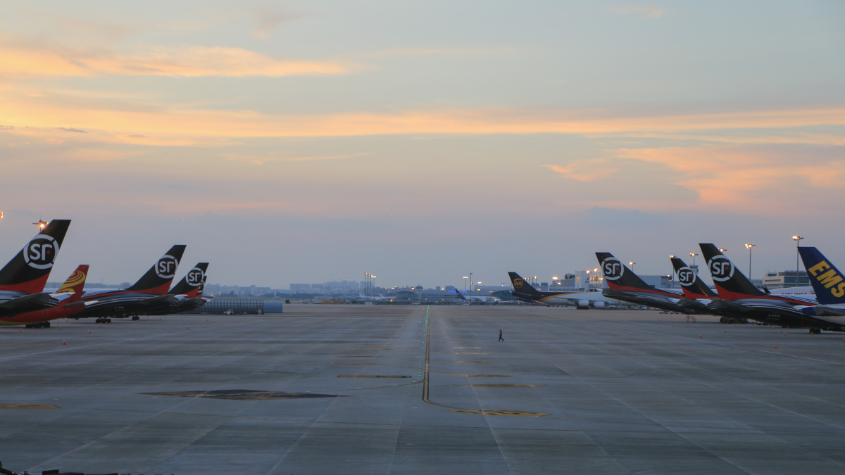 顺丰航空飞机737757
