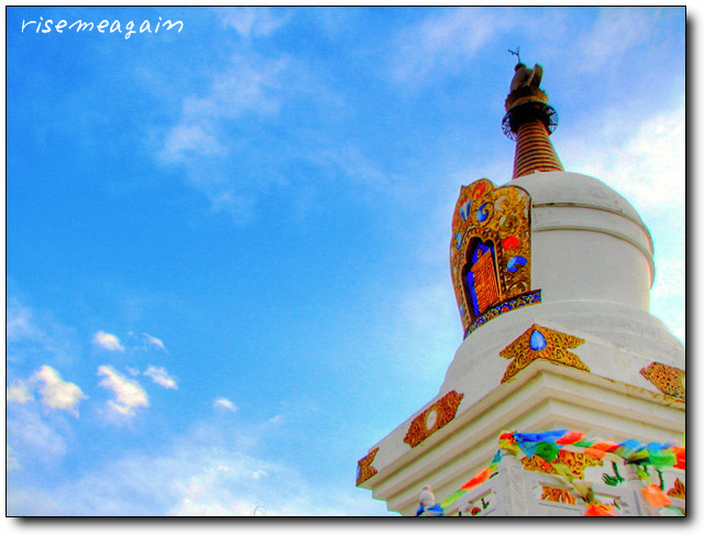 蓝天下的白塔 br /> 康定,跑马山.