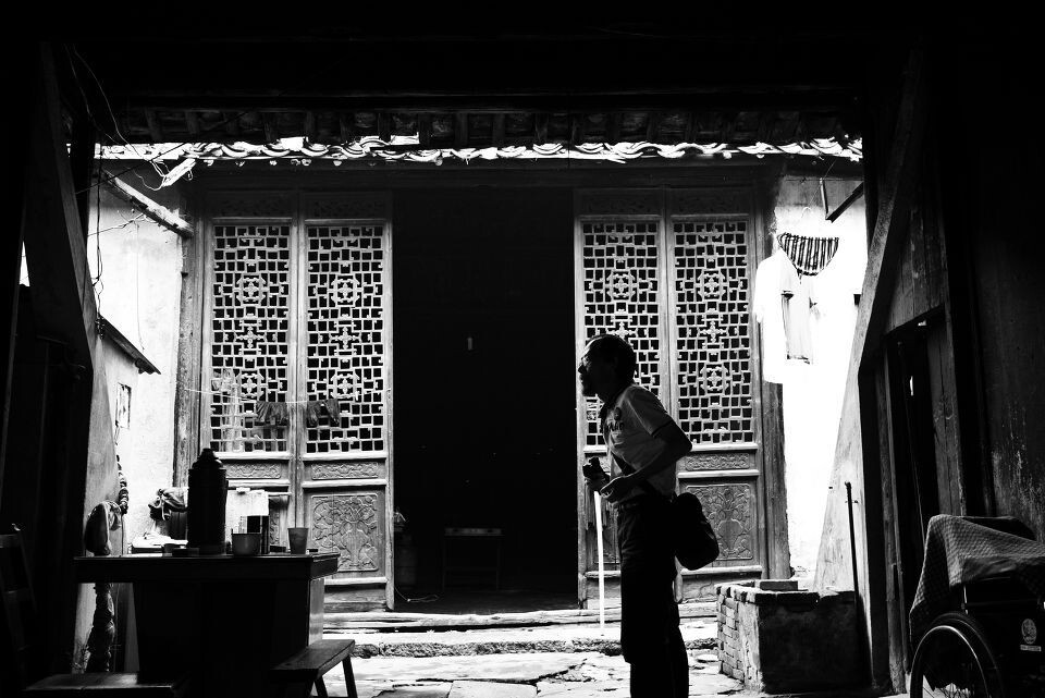 P1120567<br />
面对精美的雕饰,长大湿赞叹不已。。。。