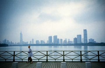 湖边