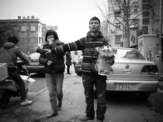 湖南路 手捧鲜花的型男
