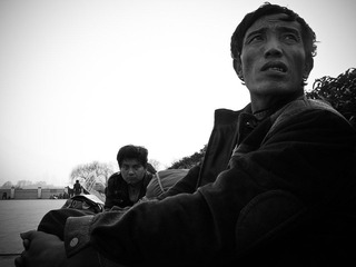 远行的彝人三