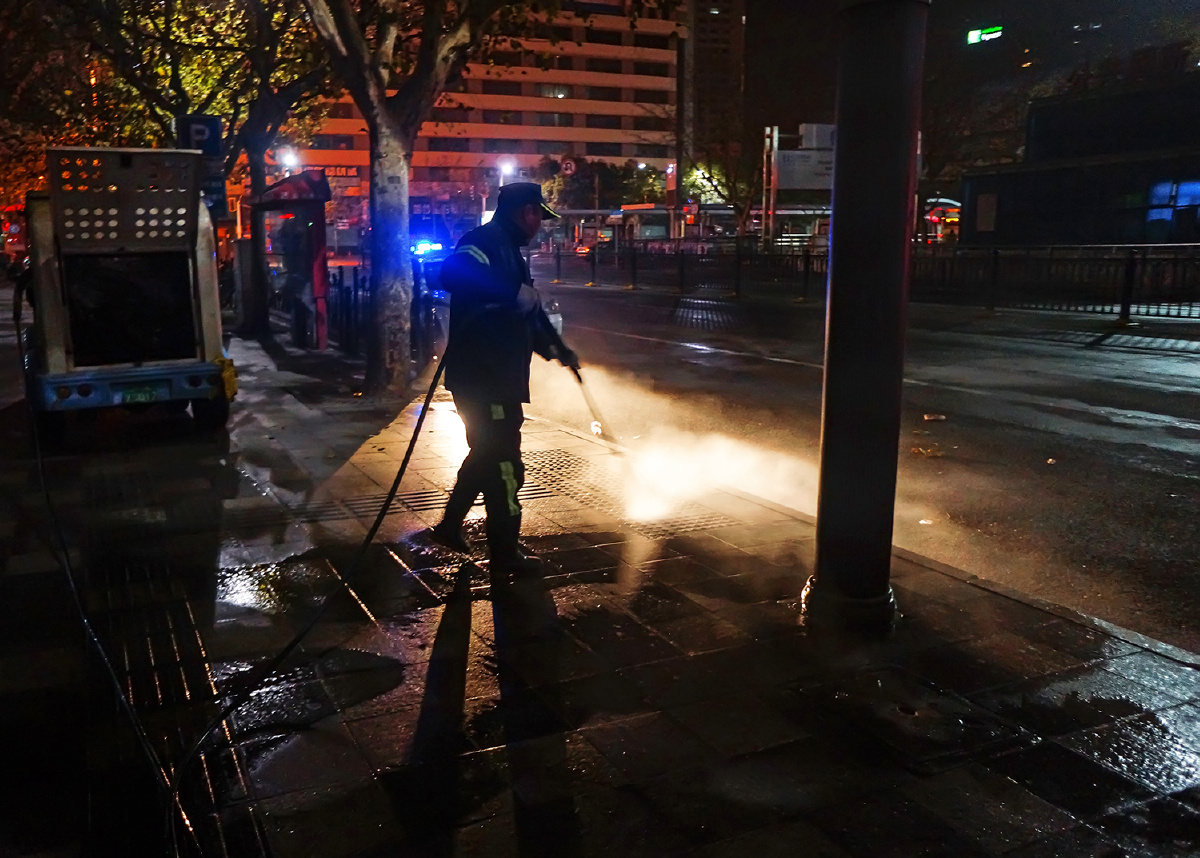 黎明前的城市美容师