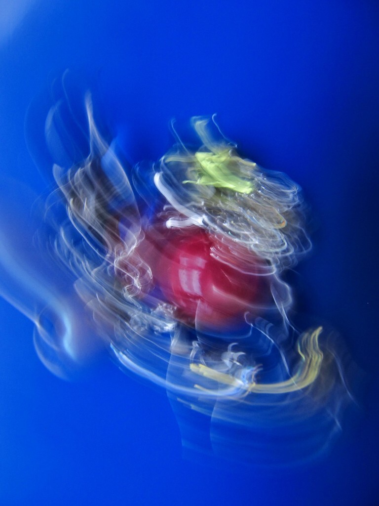 机绘创新摄影：是用摄影手法，由相机瞬间自动生成的一种现实中没有存在过的图像作品，它是独一无二不可复制的一种摄影技法。现将此图呈献大家共享好运，祝大家：新年快乐过，好运连连来；心想事事成，福到财运到！