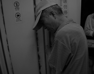 627702824