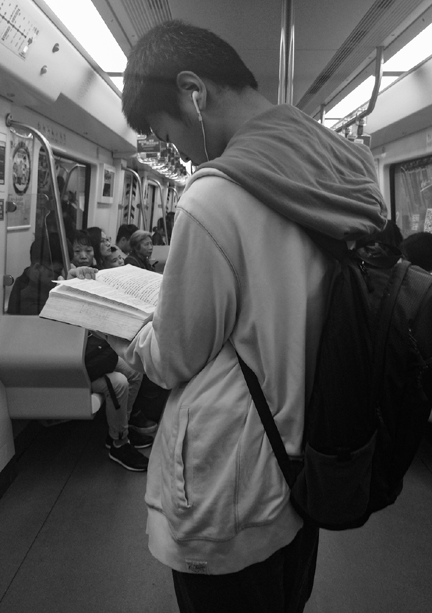 地铁"低头族" - press_play - 图虫