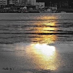 渔港里的一抹夕阳