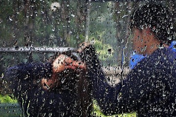 在雨中 - 兄妹俩