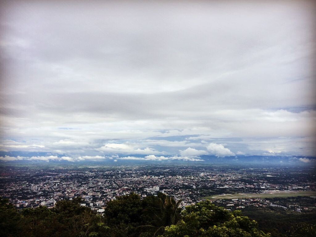 素贴山双龙寺的观景台,能俯瞰整个清迈