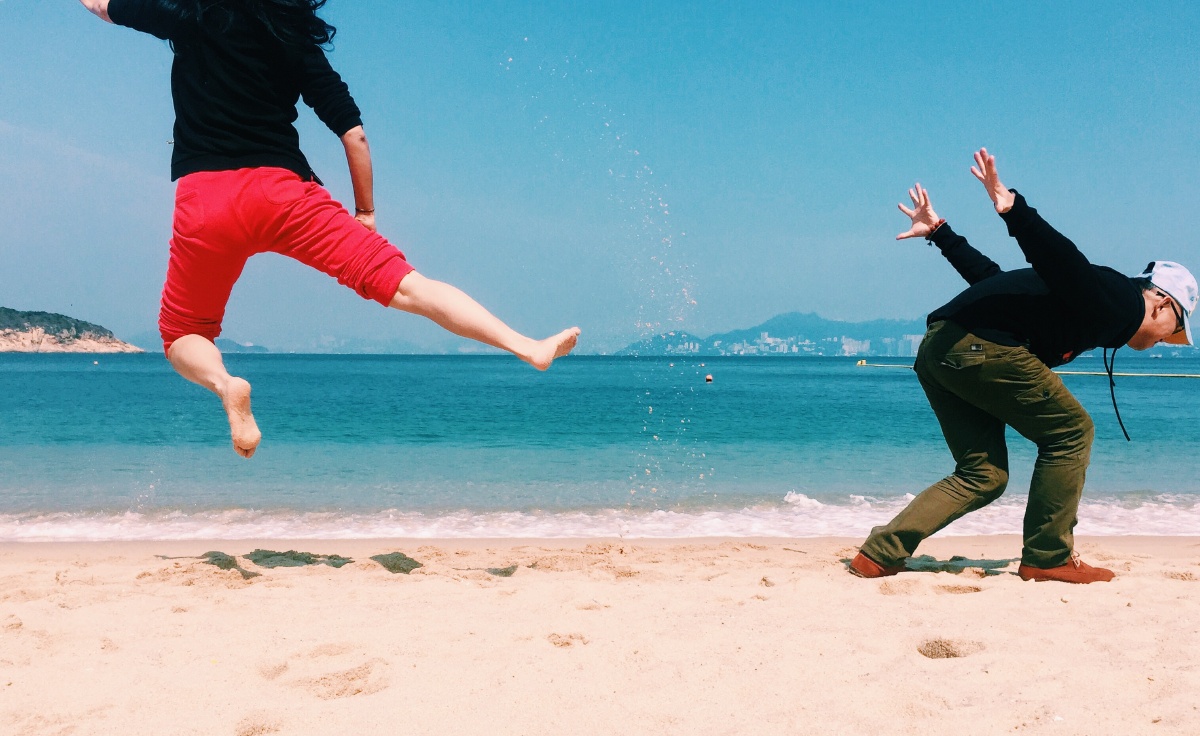 海边嬉戏手机拍摄