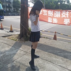 595632