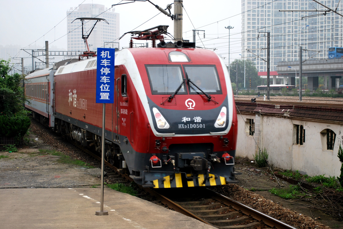 k737次列车接近常州站一号股道