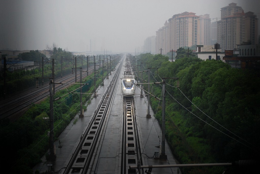 CRH1即将下行进入常州站