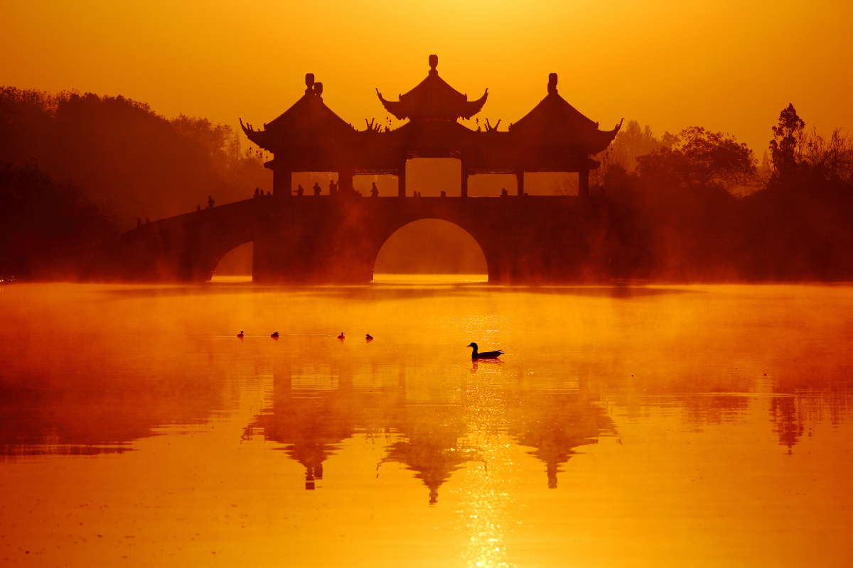 日出五亭桥 - 烟雨江南的烟雨 - 图虫