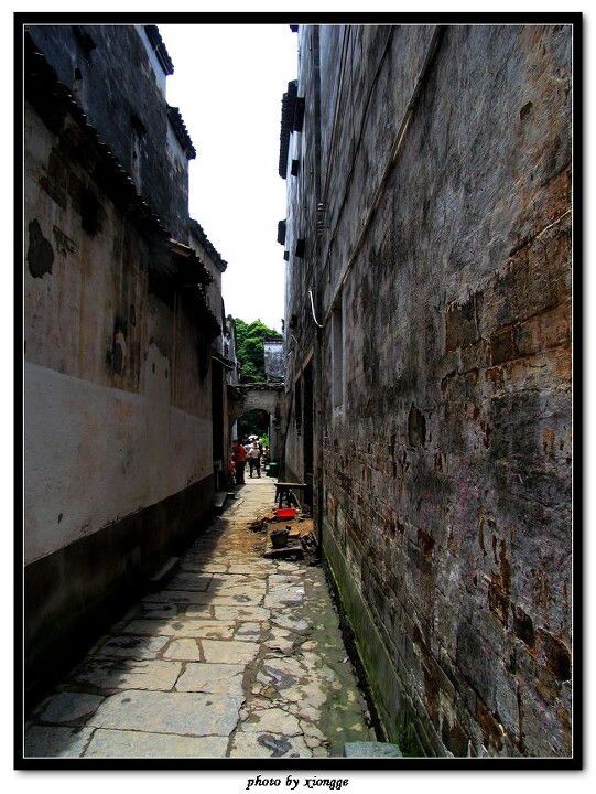 晓起--高墙小巷<br />
