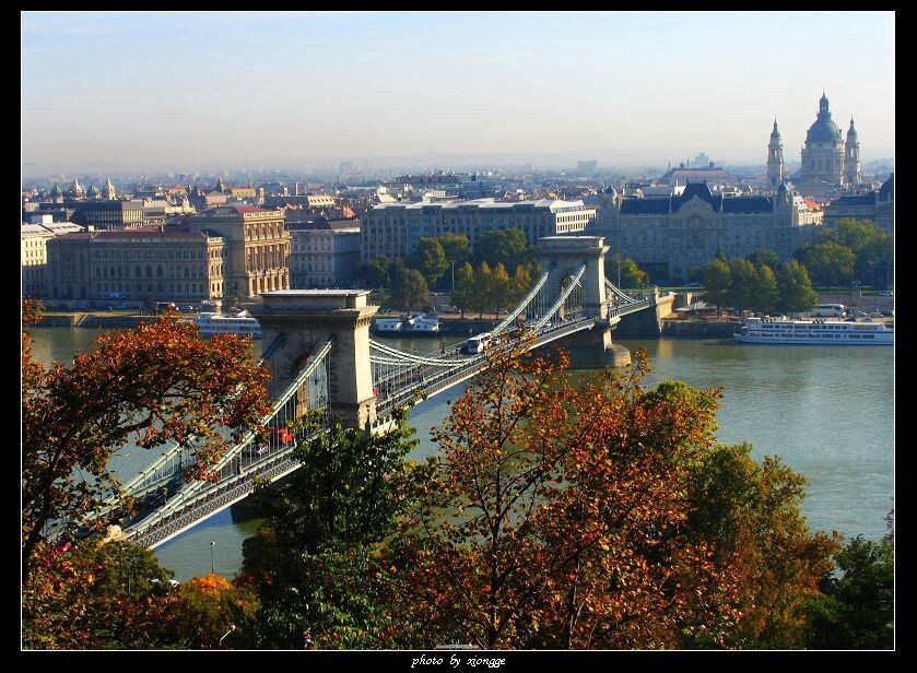 多瑙河上的桥<br />

