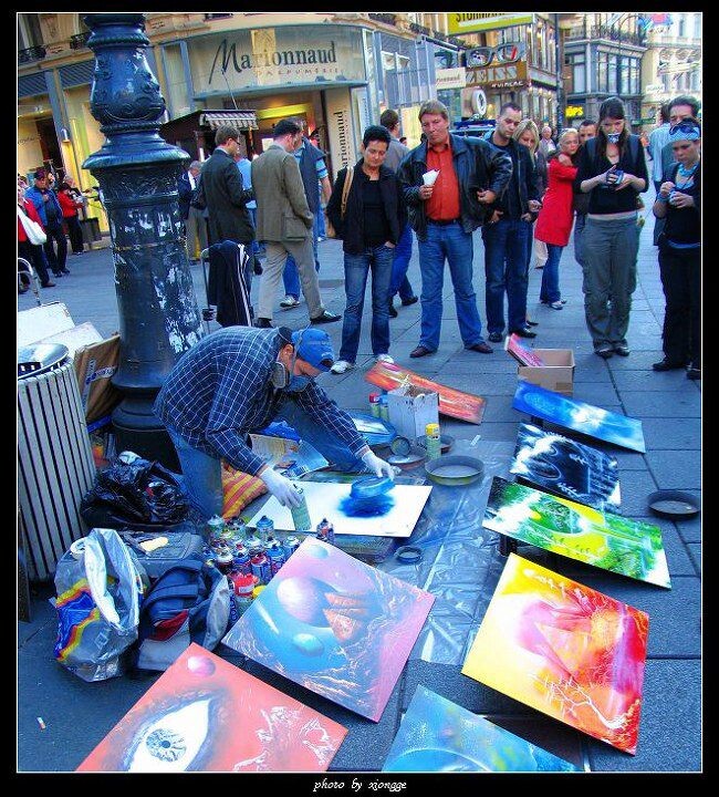 维也纳街头的喷涂画家<br />
