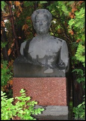 原中共领导人王明墓碑