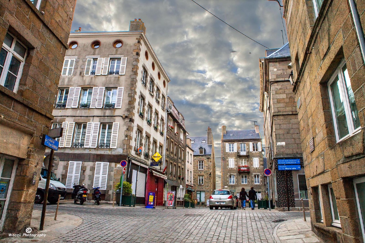 英吉利海峡法国一侧的诺曼底小镇格兰维尔(granville)位于圣米歇尔山