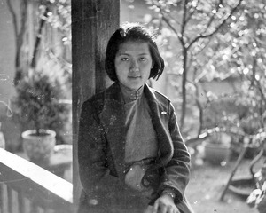 1938 云南昆明花园廊下