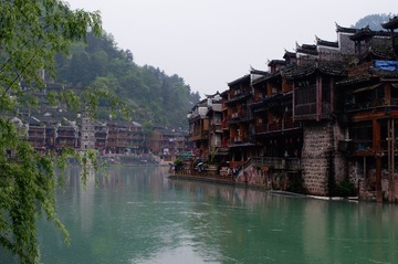 6.边城