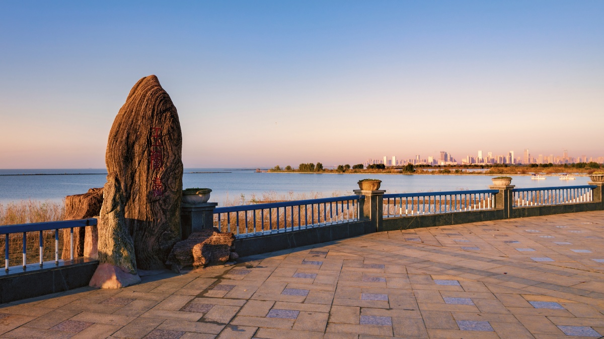 巢湖风光晨光中的滨湖新区