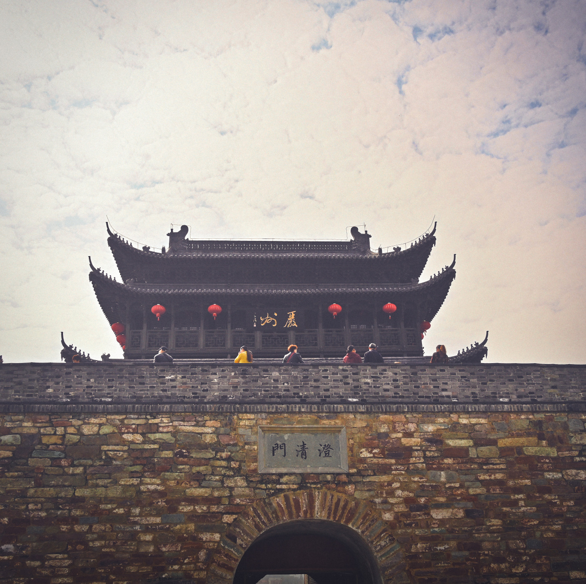 梅城古镇牌坊城楼