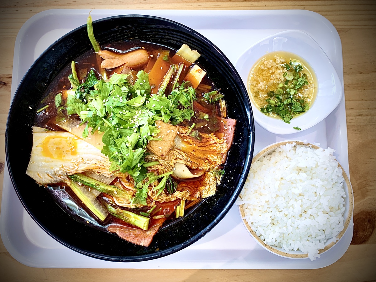 公司楼下新开了一家冒菜馆,中午的工作餐又有了一个新去处!