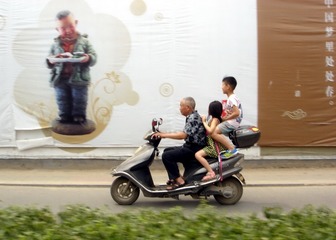 DSC07513【“高朋满座”--20150531郑州市航海路刘卫民】