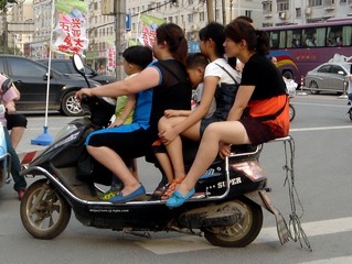 DSC00416【三“长”两“短”20130611郑州市陇海路刘卫民摄】