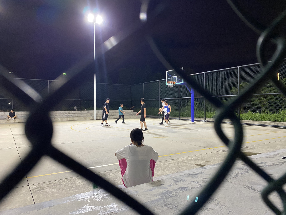 晚上篮球场见
