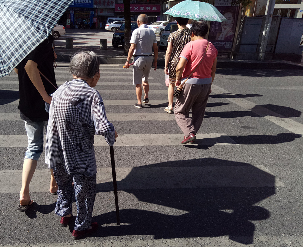路上行人
